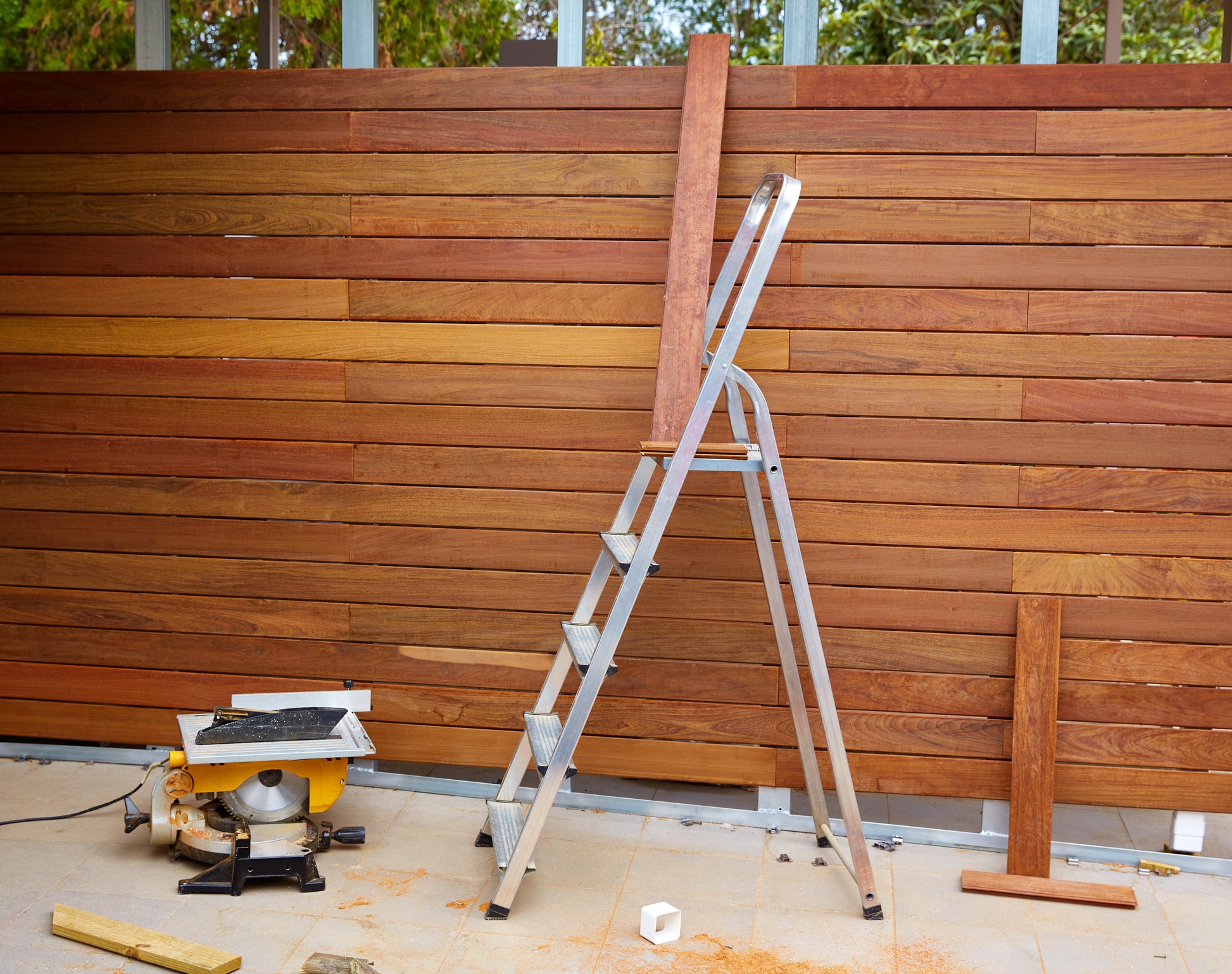 Ipe wood fence installation carpenter table saw